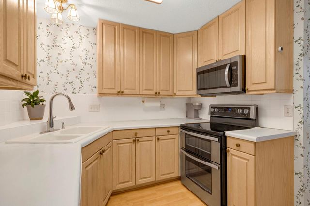 6701 W 82nd Street, Bloomington, MN 55438