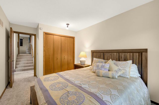 6701 W 82nd Street, Bloomington, MN 55438