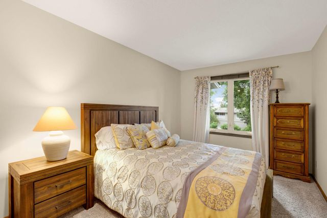 6701 W 82nd Street, Bloomington, MN 55438