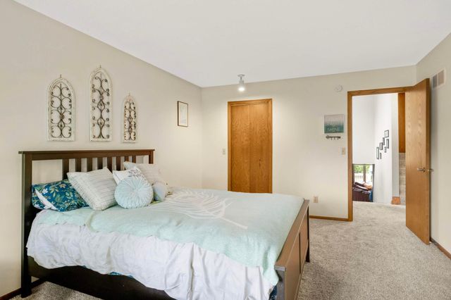 6701 W 82nd Street, Bloomington, MN 55438