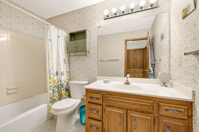 6701 W 82nd Street, Bloomington, MN 55438