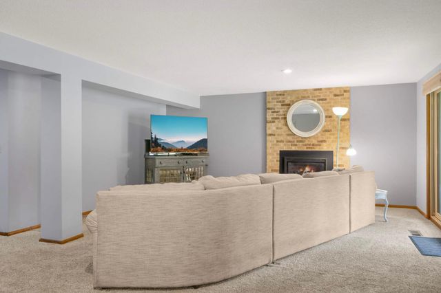 6701 W 82nd Street, Bloomington, MN 55438