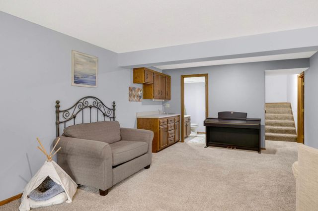 6701 W 82nd Street, Bloomington, MN 55438