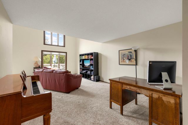 6701 W 82nd Street, Bloomington, MN 55438