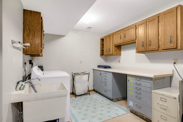 6701 W 82nd Street, Bloomington, MN 55438