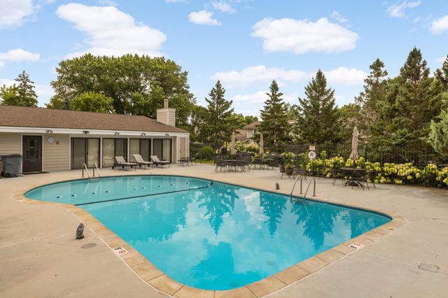 6701 W 82nd Street, Bloomington, MN 55438