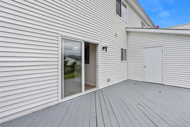 221 Tamerisk Lane, New Windsor, NY 12553