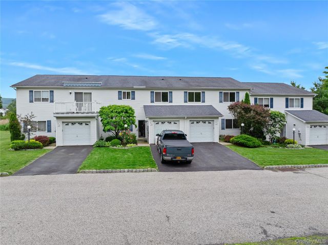 221 Tamerisk Lane, New Windsor, NY 12553