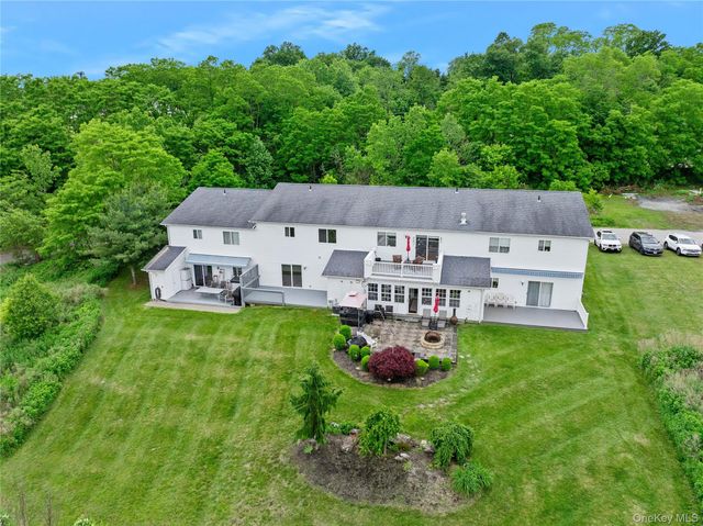 221 Tamerisk Lane, New Windsor, NY 12553