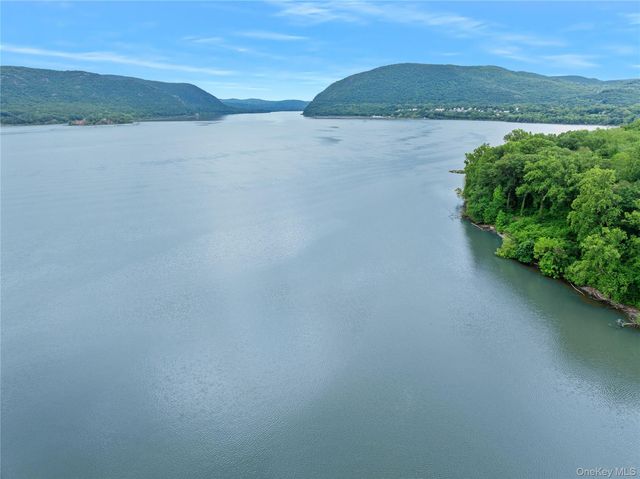 221 Tamerisk Lane, New Windsor, NY 12553