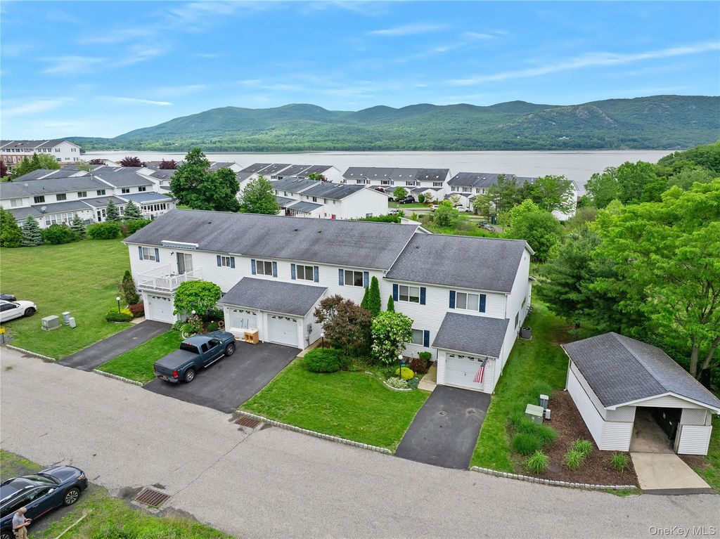 221 Tamerisk Lane, New Windsor, NY 12553