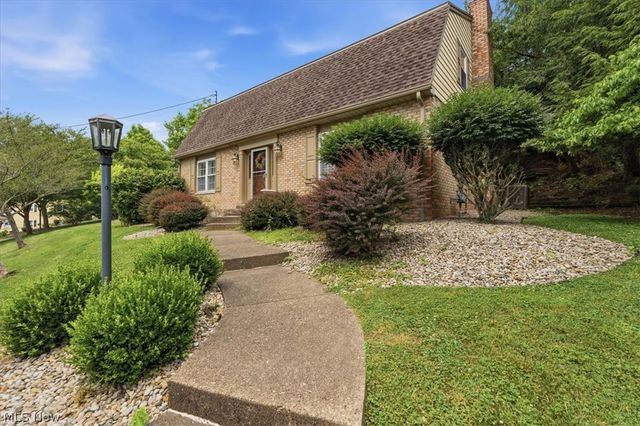 27 Ashwood Place, Vienna, WV 26105