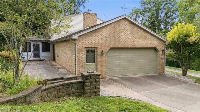 27 Ashwood Place, Vienna, WV 26105