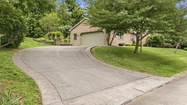 27 Ashwood Place, Vienna, WV 26105