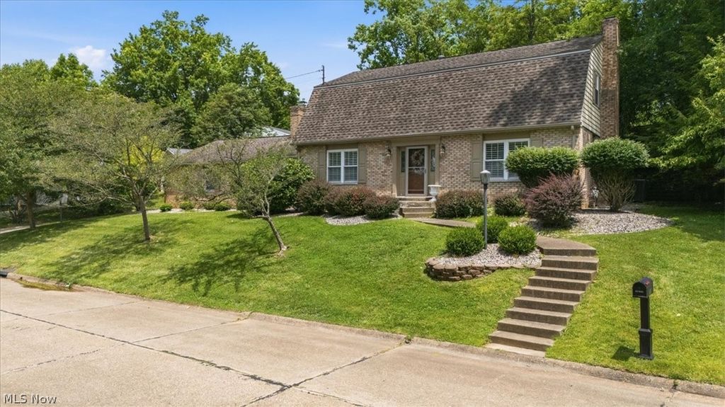 27 Ashwood Place, Vienna, WV 26105