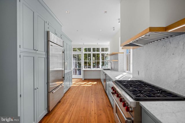 2912 DUMBARTON ST NW, Washington, DC 20007