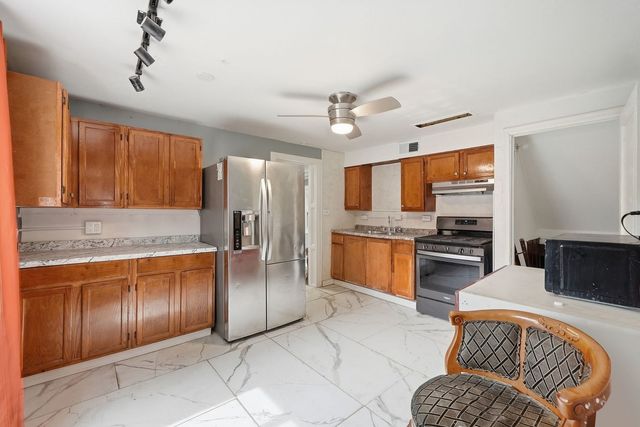 9668 S Luella Avenue, Chicago, IL 60617