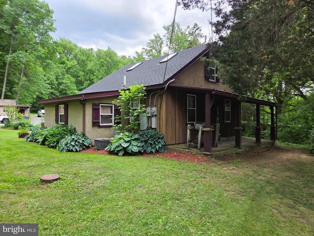 140 SANDHILL RD, Fleetwood, PA 19522