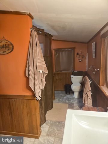 140 SANDHILL RD, Fleetwood, PA 19522