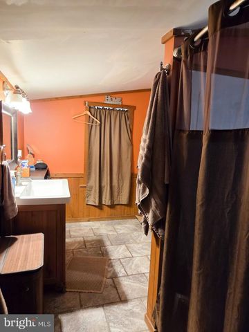 140 SANDHILL RD, Fleetwood, PA 19522