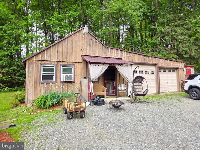 140 SANDHILL RD, Fleetwood, PA 19522
