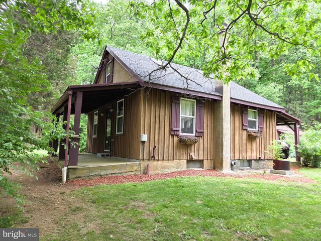 140 SANDHILL RD, Fleetwood, PA 19522