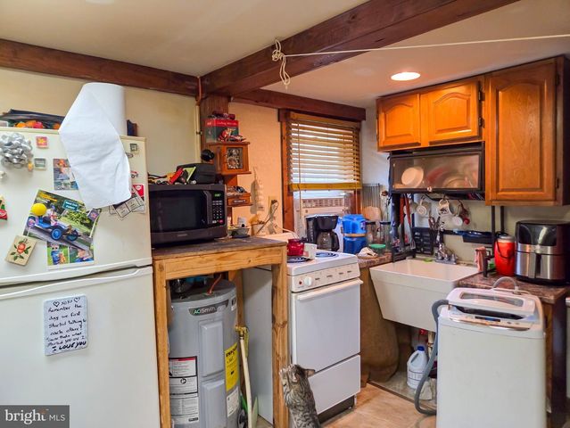 140 SANDHILL RD, Fleetwood, PA 19522