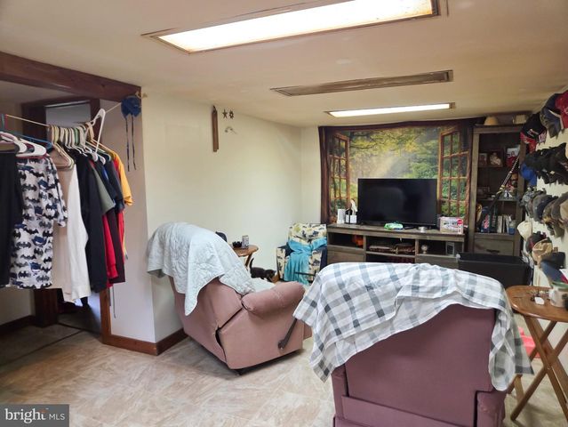 140 SANDHILL RD, Fleetwood, PA 19522