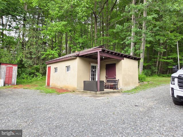 140 SANDHILL RD, Fleetwood, PA 19522