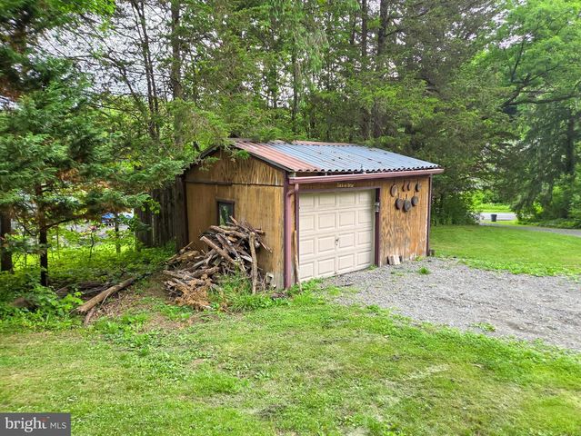 140 SANDHILL RD, Fleetwood, PA 19522