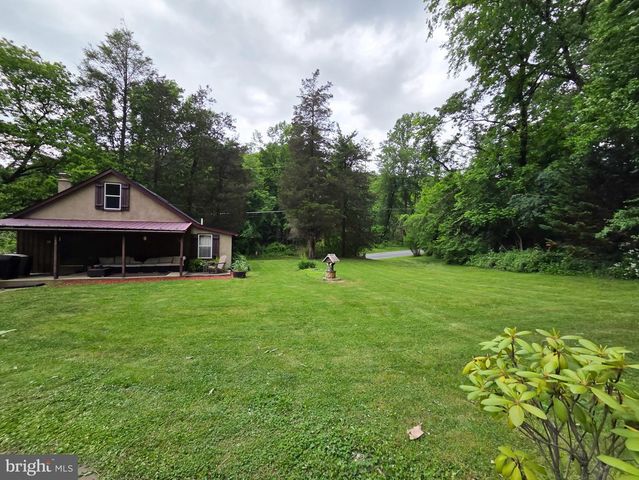 140 SANDHILL RD, Fleetwood, PA 19522