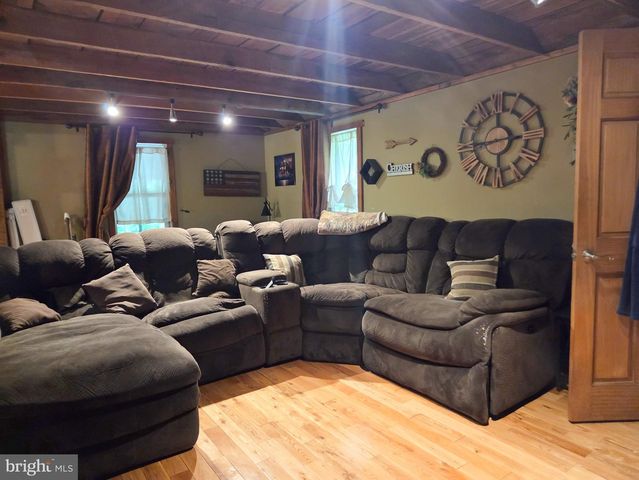 140 SANDHILL RD, Fleetwood, PA 19522