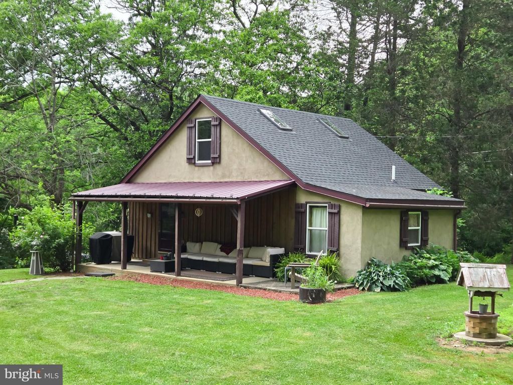 140 SANDHILL RD, Fleetwood, PA 19522