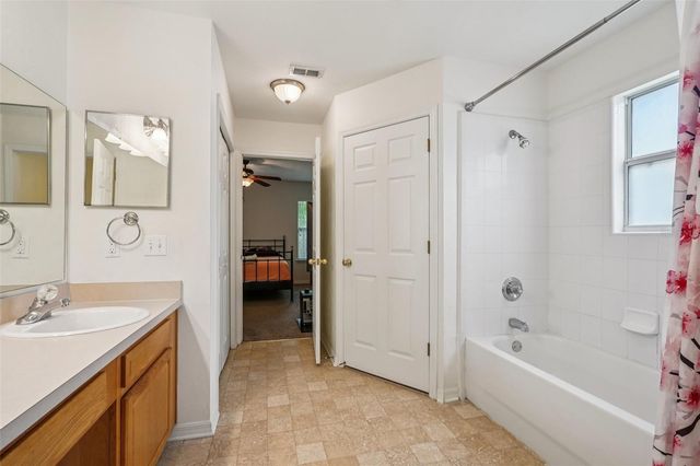 12104 NW 162ND DRIVE, Alachua, FL 32615