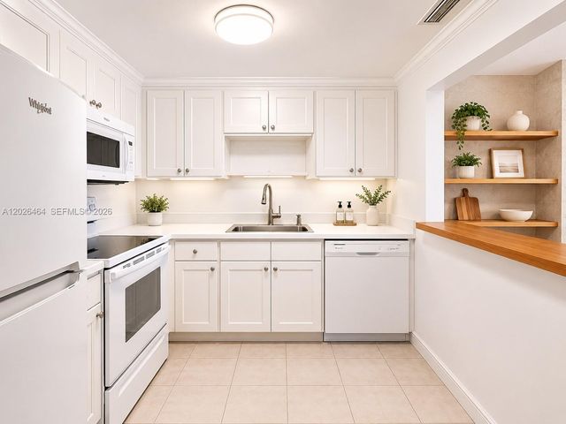 5401 Collins Avenue 1022, Miami Beach, FL 33140