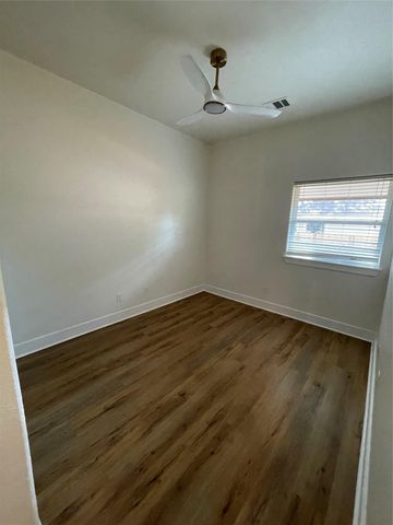 706 W Lockhart ST, Kyle, TX 78640