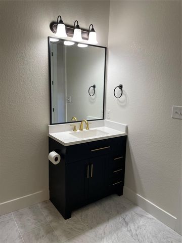 706 W Lockhart ST, Kyle, TX 78640