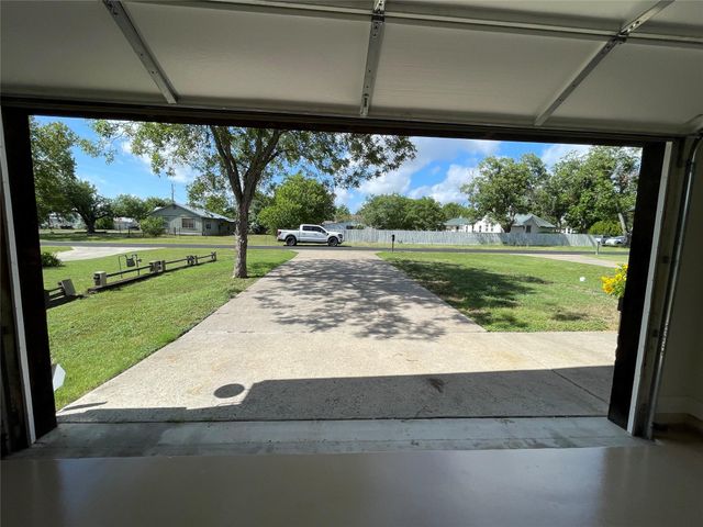 706 W Lockhart ST, Kyle, TX 78640