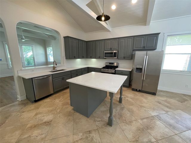 706 W Lockhart ST, Kyle, TX 78640