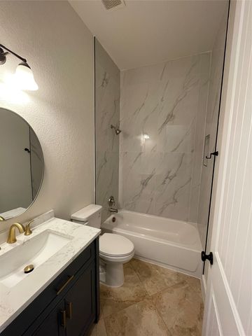 706 W Lockhart ST, Kyle, TX 78640