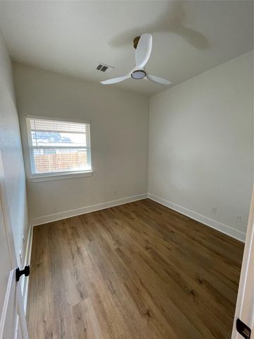 706 W Lockhart ST, Kyle, TX 78640