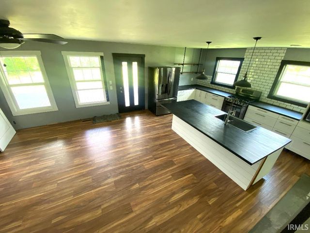 2339 E Tulip Road, Bloomfield, IN 47424