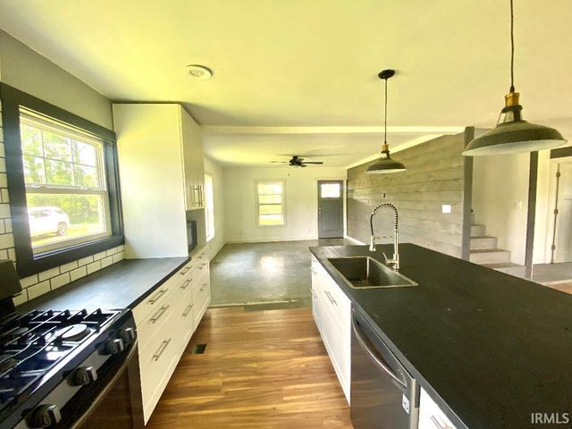 2339 E Tulip Road, Bloomfield, IN 47424
