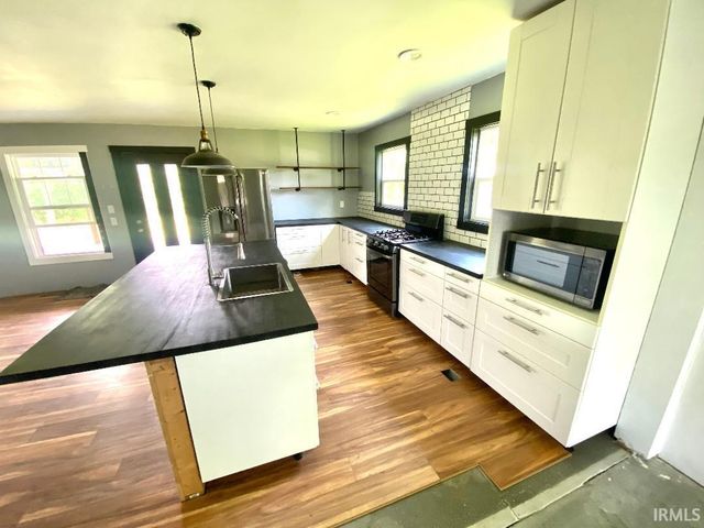 2339 E Tulip Road, Bloomfield, IN 47424