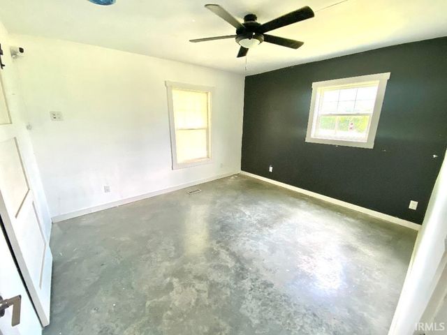 2339 E Tulip Road, Bloomfield, IN 47424