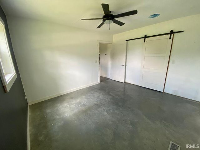 2339 E Tulip Road, Bloomfield, IN 47424
