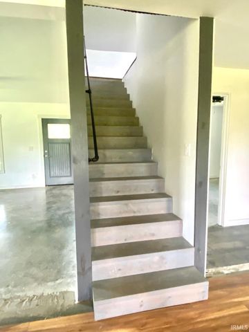 2339 E Tulip Road, Bloomfield, IN 47424