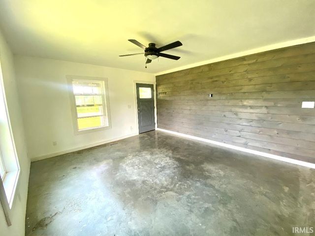 2339 E Tulip Road, Bloomfield, IN 47424
