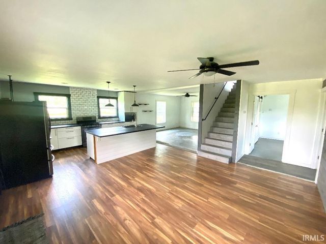2339 E Tulip Road, Bloomfield, IN 47424