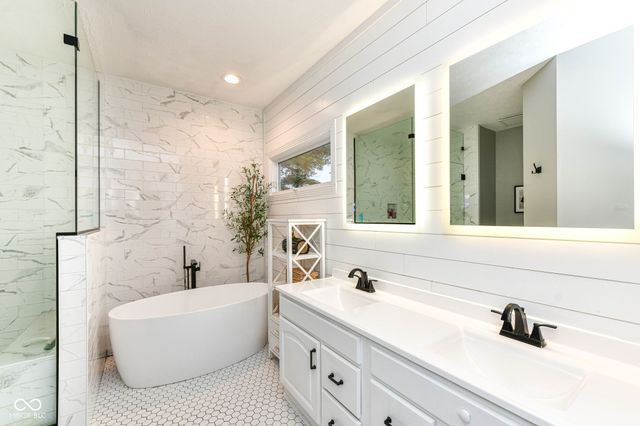 11718 Whisper Bay Court, Carmel, IN 46033